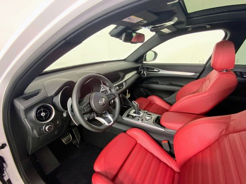 New 2025 Alfa Romeo Stelvio Sprint image 22