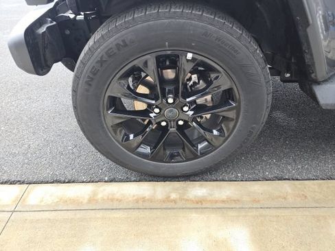 Used 2025 Jeep Wrangler Unlimited Sahara AWD/4WD image 9