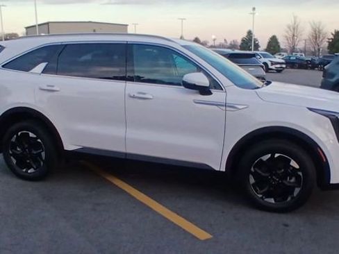 New 2026 Kia Sorento S AWD/4WD image 3