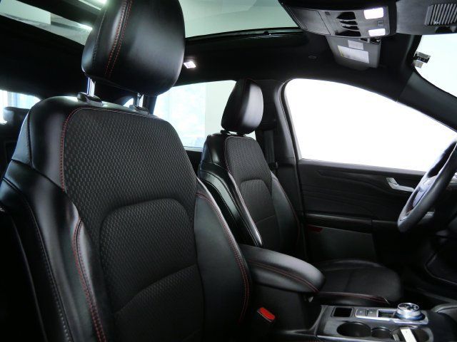 Certified 2023 Ford Escape ST-Line w/ Tech Pack #1 AWD/4WD image 11