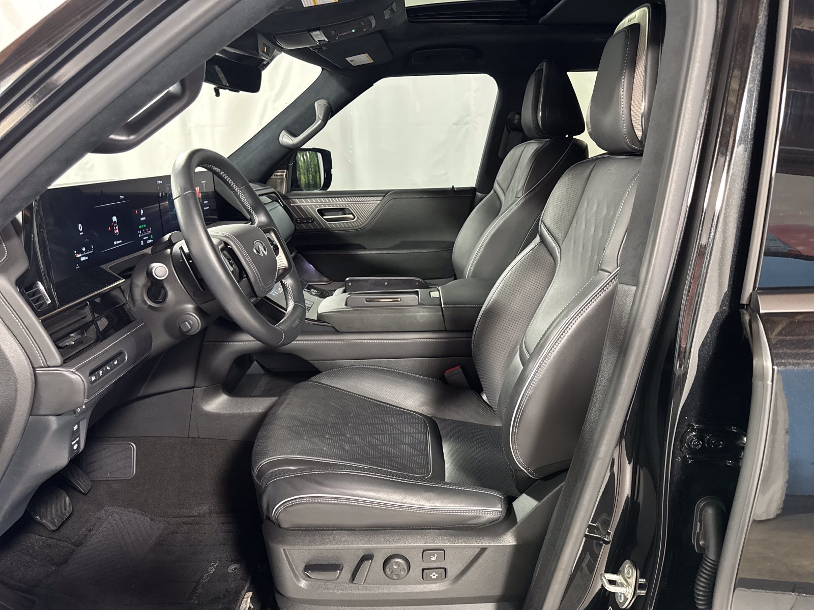 Certified 2025 INFINITI QX80 Autograph w/ Autograph Exterior Package AWD/4WD image 3