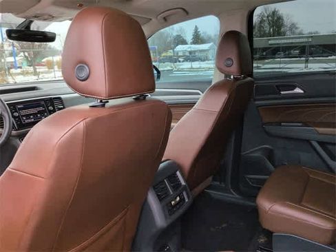 Used 2022 Volkswagen Atlas SE w/ Panoramic Sunroof Package image 18