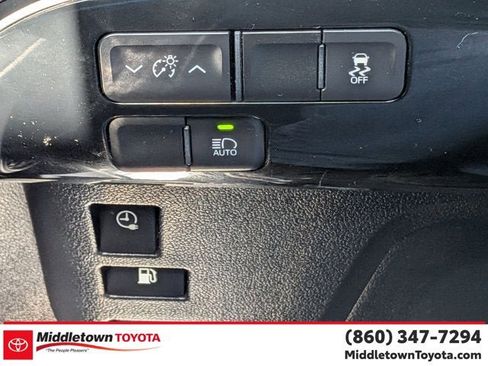 Used 2018 Toyota Prius Prime Plus w/ Carpet Mat Package FWD image 18
