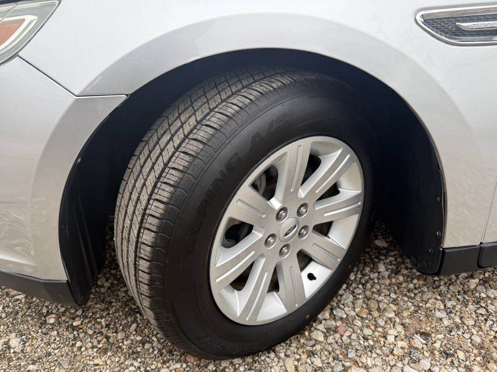 Used 2012 Ford Taurus SE FWD image 33