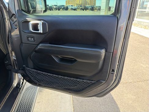 Used 2020 Jeep Gladiator Overland image 28