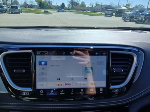 New 2026 Chrysler Pacifica Limited w/ Uconnect Theater Family Group FWD image 36
