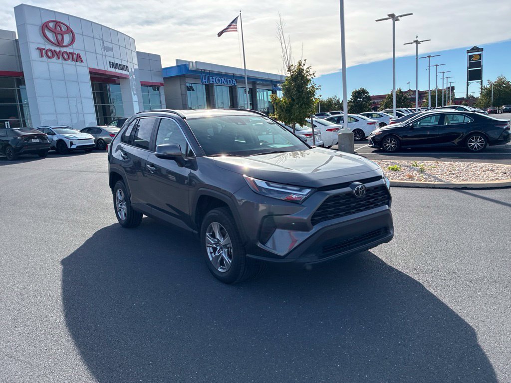 Used 2025 Toyota RAV4 XLE AWD/4WD image 1