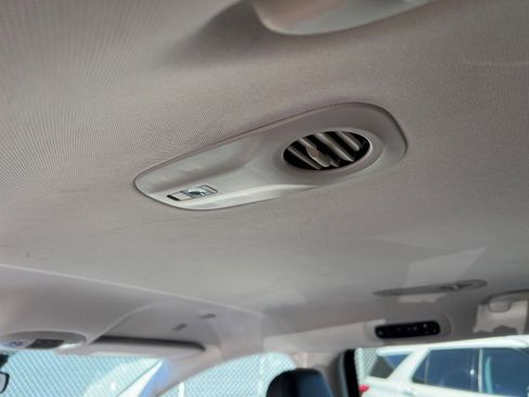 Used 2023 Chrysler Pacifica Touring-L image 25