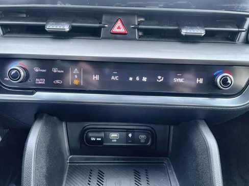 Used 2023 Kia Sportage EX image 16