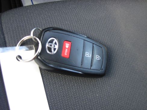 Used 2023 Toyota Corolla Cross LE w/ Moonroof Package image 19