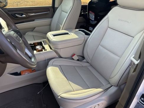 Used 2021 GMC Yukon Denali w/ LPO, Illumination Package image 12