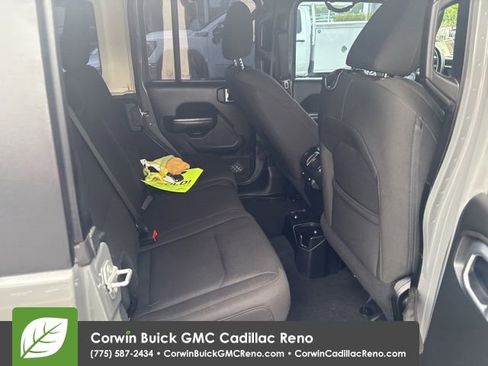 Used 2018 Jeep Wrangler Unlimited Sport S AWD/4WD image 31