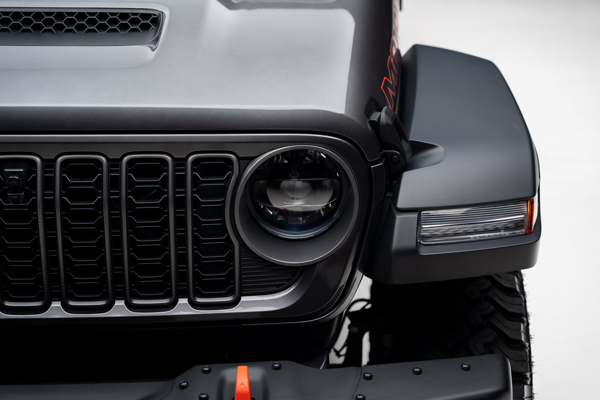 Used 2025 Jeep Gladiator Mojave w/ Steel Bumper Group AWD/4WD image 11