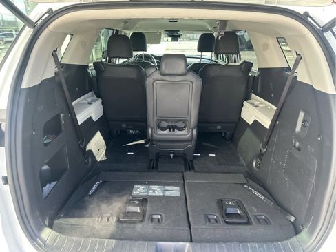 Used 2024 Kia Carnival EX image 17