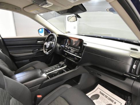 Used 2022 Nissan Pathfinder SV w/ SV Black Package FWD image 20