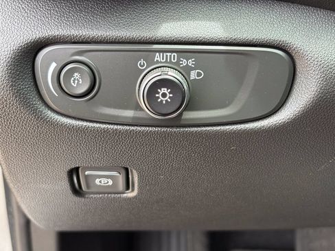 Used 2025 Chevrolet Blazer RS FWD image 23