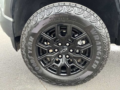 Used 2025 Chevrolet Colorado Trail Boss AWD/4WD image 18