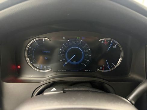 Used 2017 Cadillac Escalade ESV Luxury AWD/4WD image 20