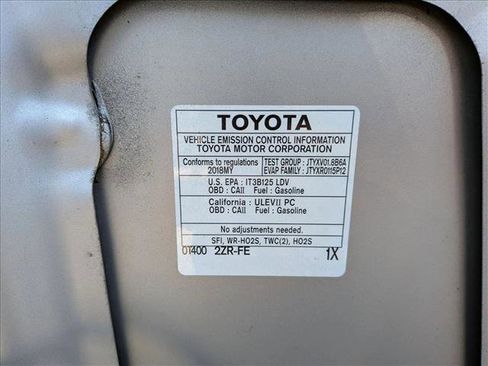 Used 2018 Toyota Corolla LE image 12