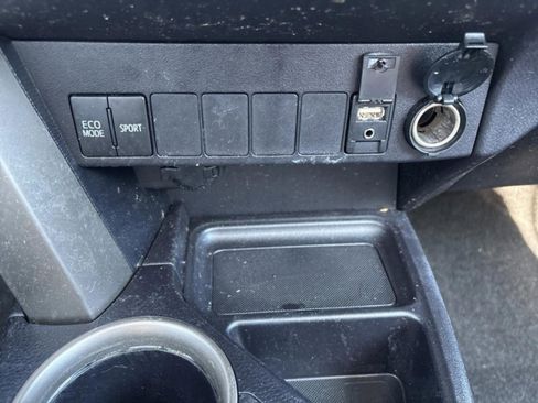 Used 2014 Toyota RAV4 XLE image 19