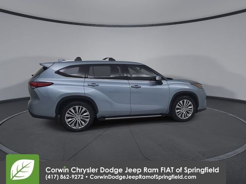 Used 2023 Toyota Highlander Platinum FWD image 16