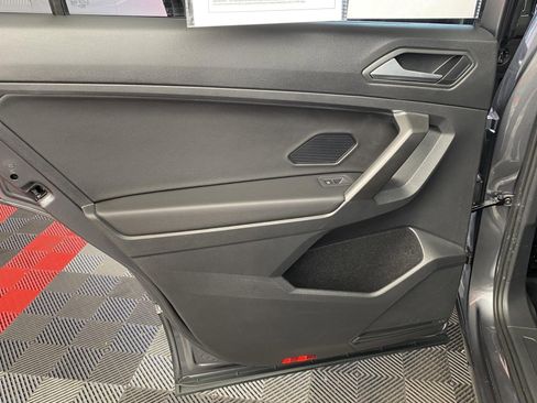 Used 2021 Volkswagen Tiguan SEL image 18