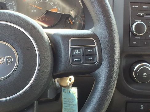 Used 2016 Jeep Compass Sport FWD image 17