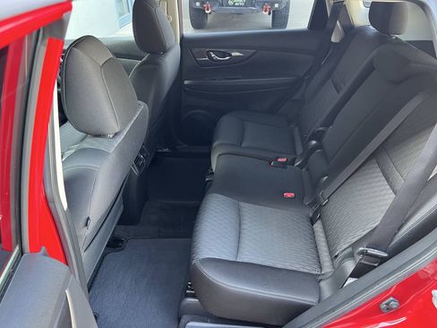 Used 2017 Nissan Rogue SV FWD image 17