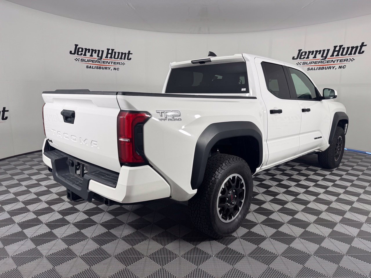 Used 2025 Toyota Tacoma TRD Off-Road AWD/4WD image 7