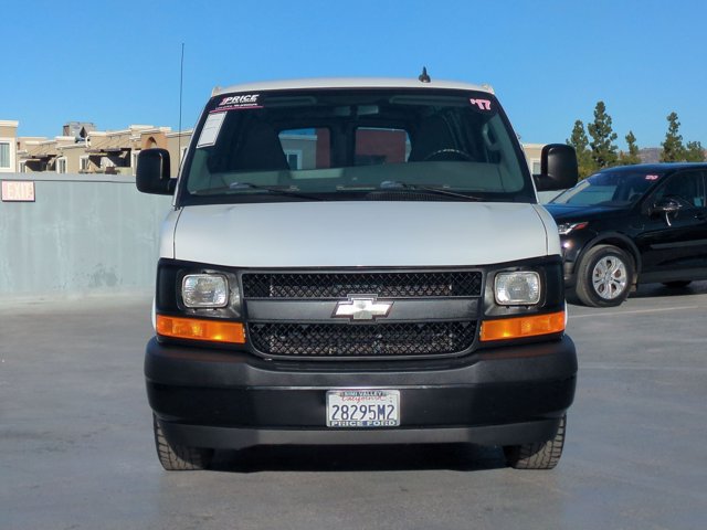 Used 2017 Chevrolet Express 3500 Extended RWD image 2