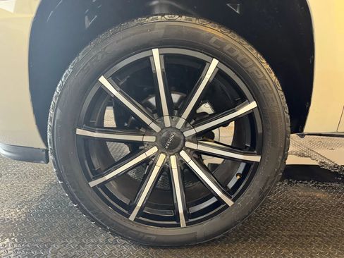 Used 2011 Cadillac Escalade EXT Premium AWD/4WD image 38
