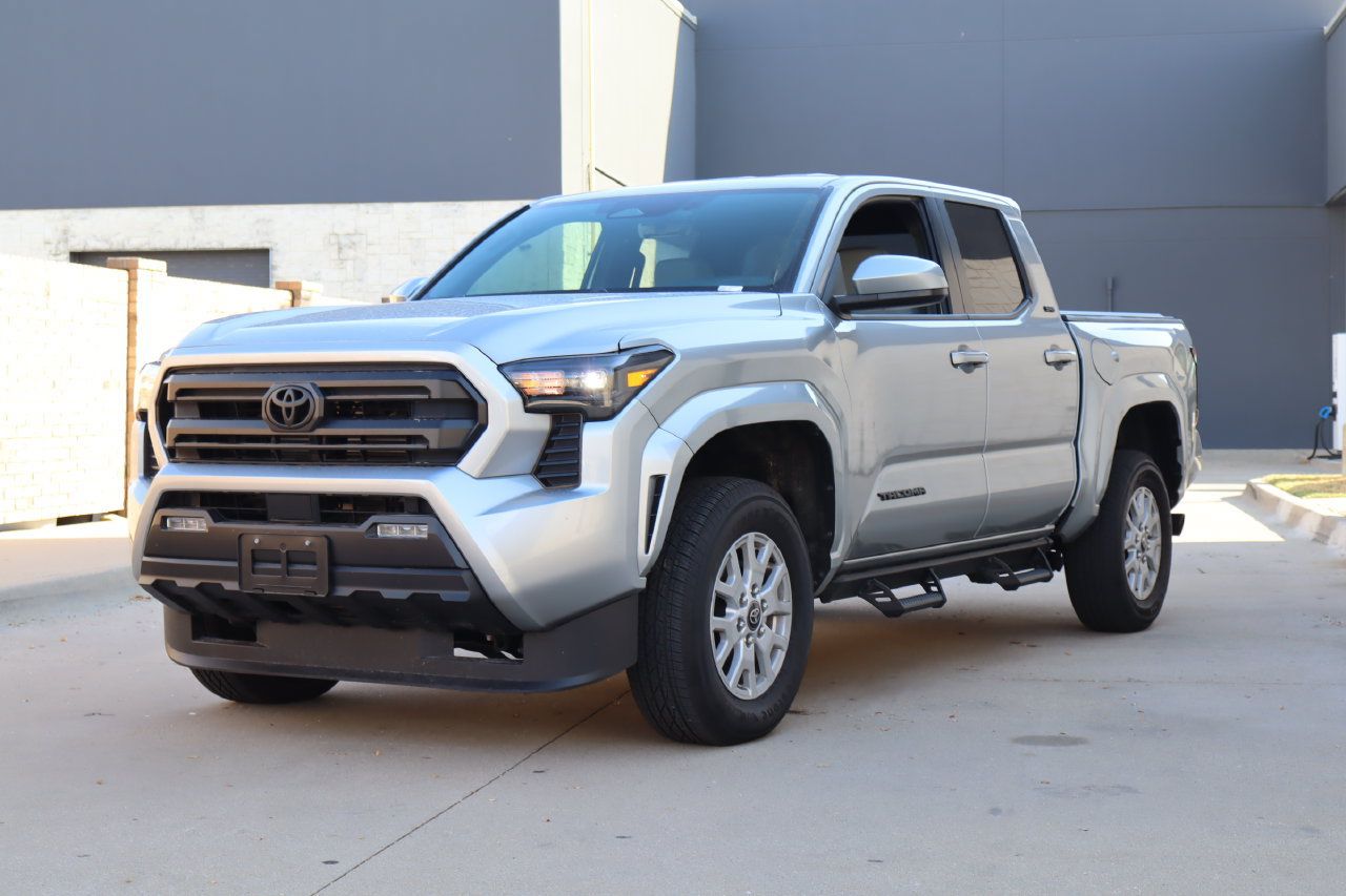 Used 2026 Toyota Tacoma SR5 AWD/4WD image 2