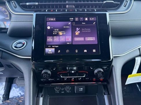 New 2025 Jeep Grand Cherokee Altitude image 17