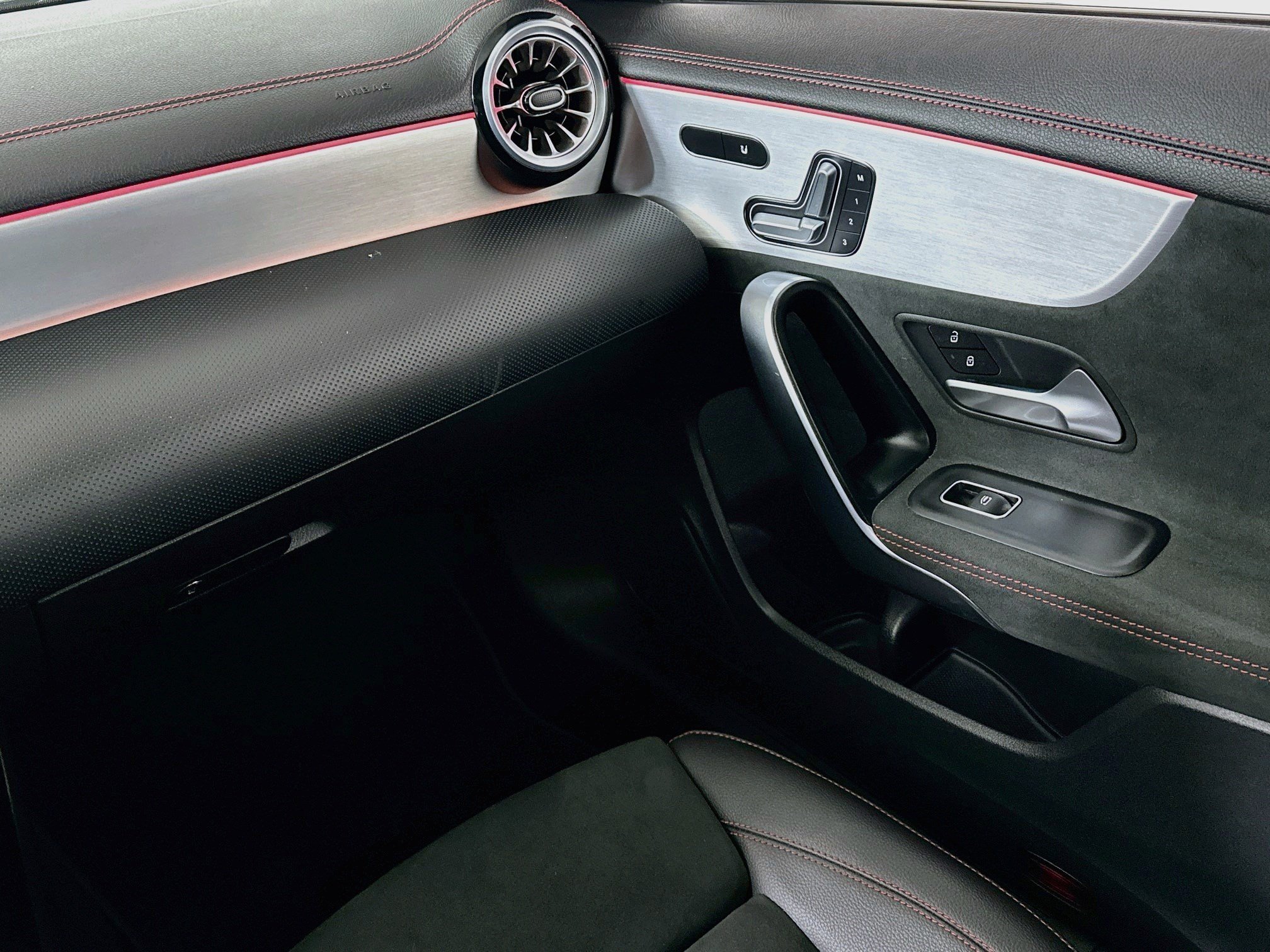 Used 2023 Mercedes-Benz CLA 250 4MATIC image 22