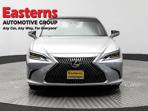 Used 2019 Lexus ES 350 Ultra Luxury w/ Accessory Package FWD image 2
