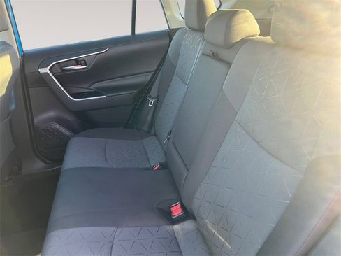 Used 2020 Toyota RAV4 XLE image 13