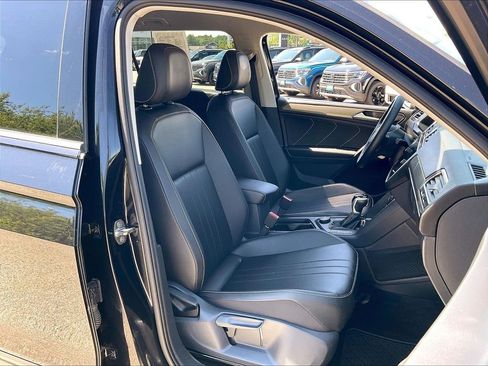 Used 2024 Volkswagen Tiguan SE AWD/4WD image 10