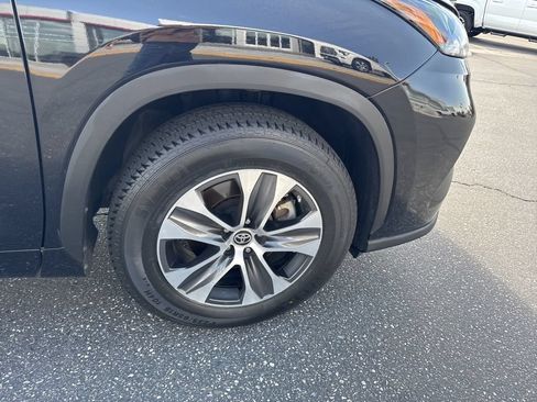 Used 2023 Toyota Highlander XLE FWD image 21