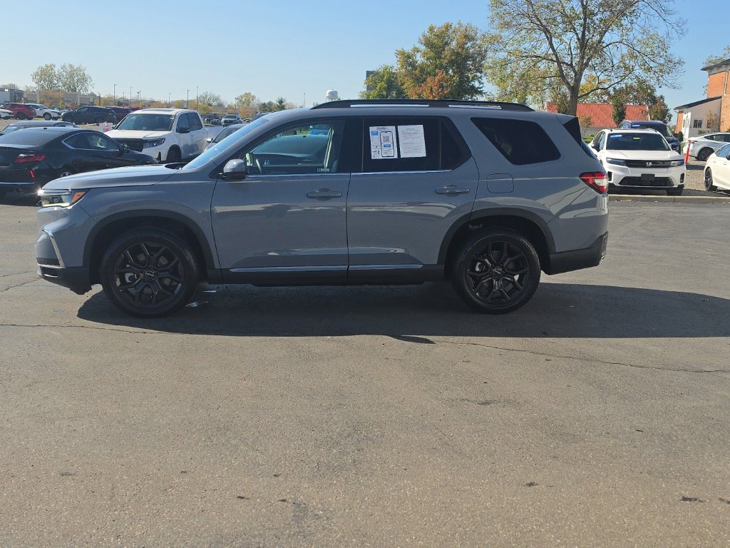 Used 2025 Honda Pilot Touring image 4