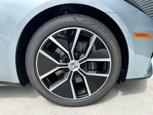 Used 2025 Porsche Panamera RWD image 36