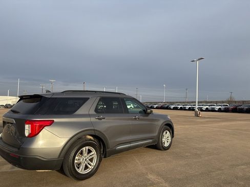 Used 2022 Ford Explorer XLT image 17