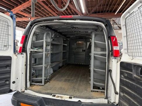 Used 2021 Chevrolet Express 3500 Extended w/ Driver Convenience Package RWD image 3