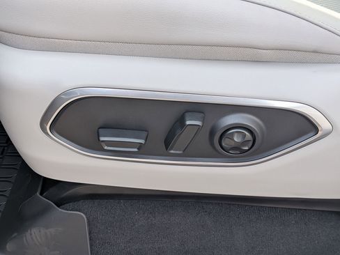 New 2026 Jeep Grand Wagoneer L Limited AWD/4WD image 14