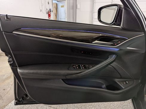 Used 2018 BMW 530i xDrive image 21