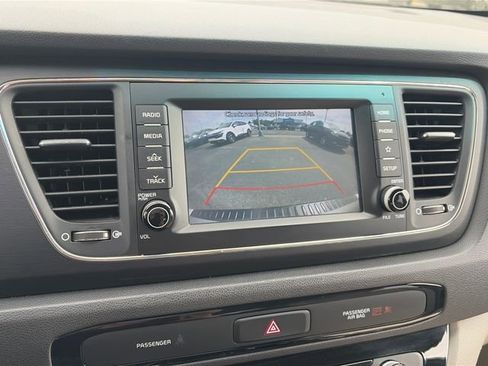 Used 2021 Kia Sedona LX FWD image 21