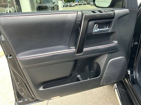 Certified 2021 Toyota 4Runner Venture w/ Moonroof Package AWD/4WD image 11
