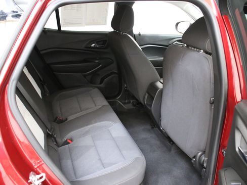 Used 2024 Chevrolet Trax LS w/ LS Convenience Package FWD image 29