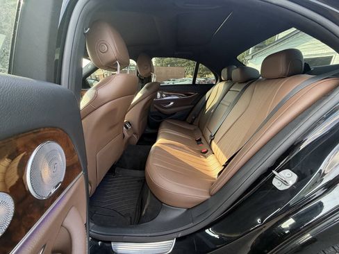 Used 2017 Mercedes-Benz E 300 4MATIC image 9
