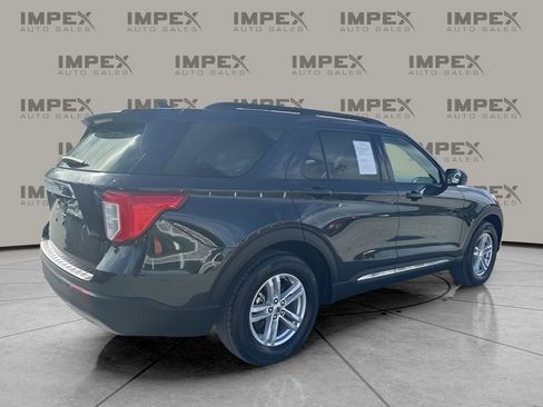 Used 2024 Ford Explorer XLT w/ Equipment Group 202A image 5