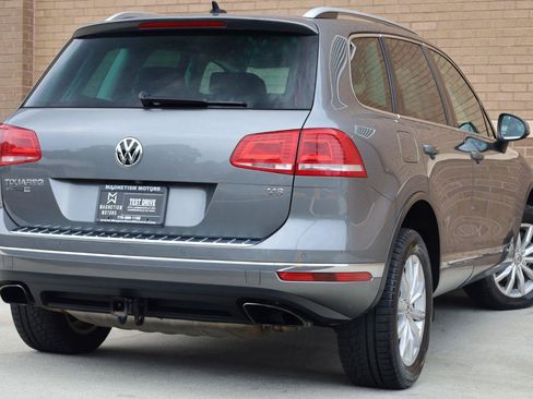 Used 2017 Volkswagen Touareg Sport AWD/4WD image 11